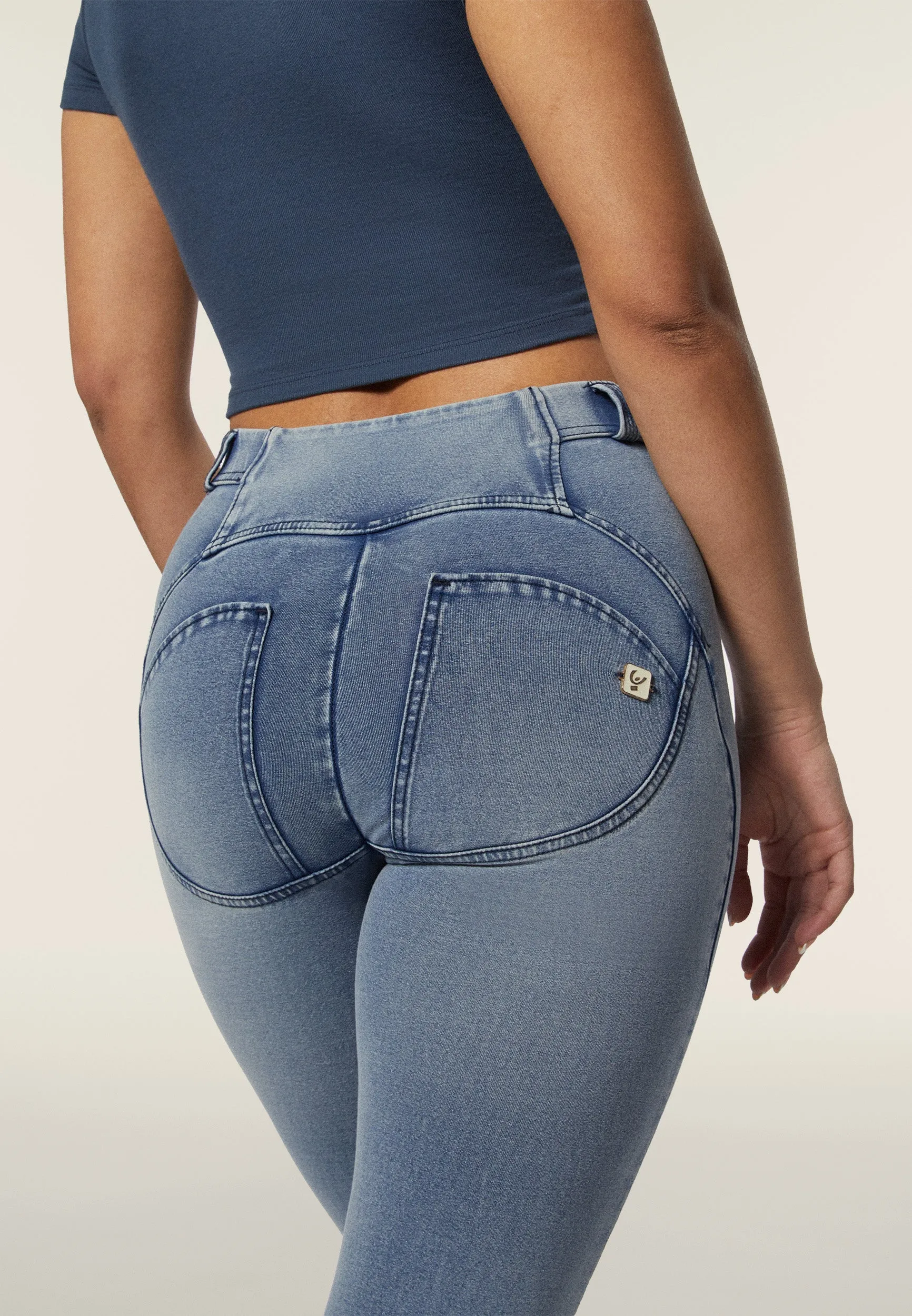 (WRUP11RHF411-J108B) Flared WR.UP® Jeans met Knoopsluiting