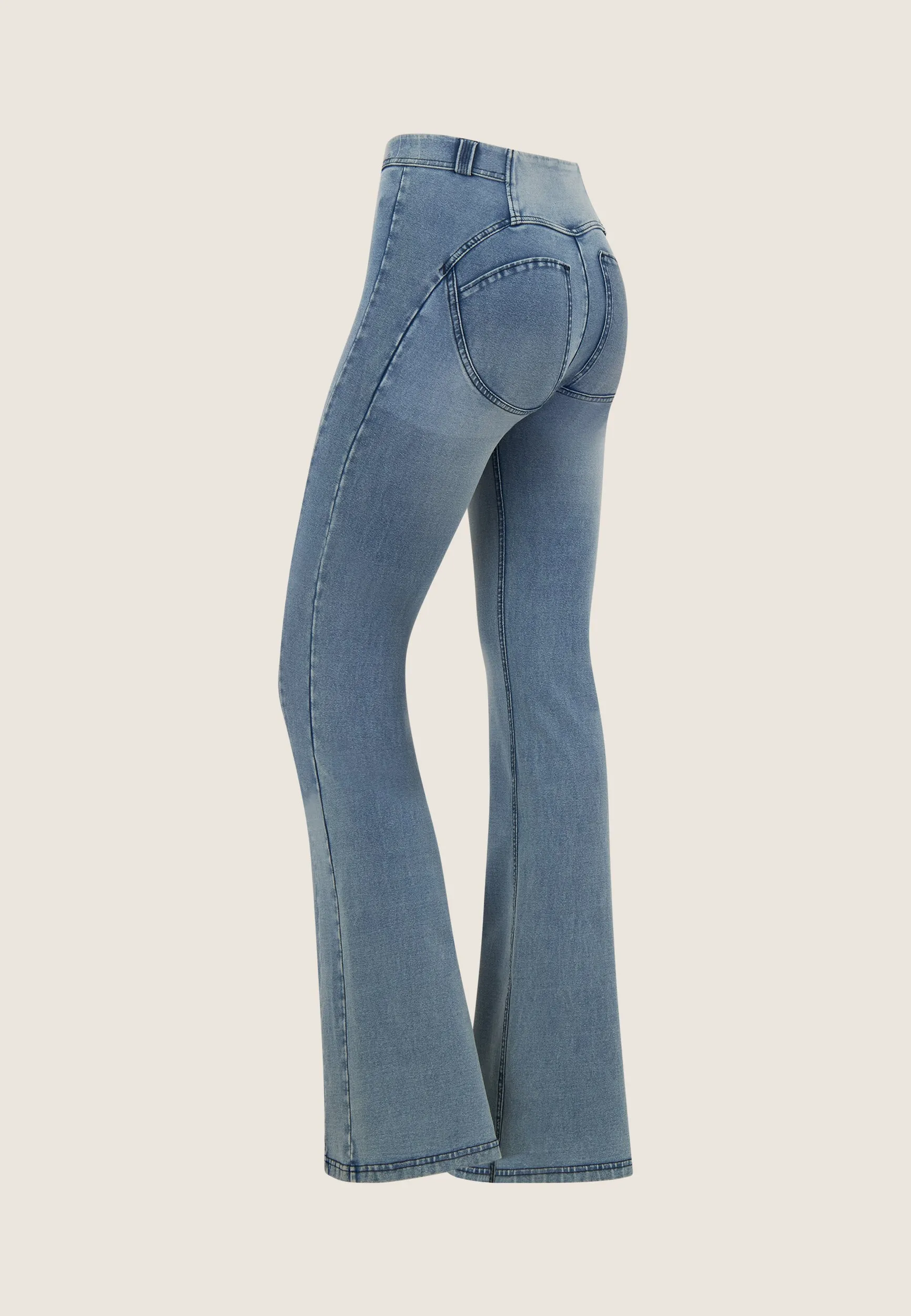 (WRUP11RHF411-J108B) Flared WR.UP® Jeans met Knoopsluiting