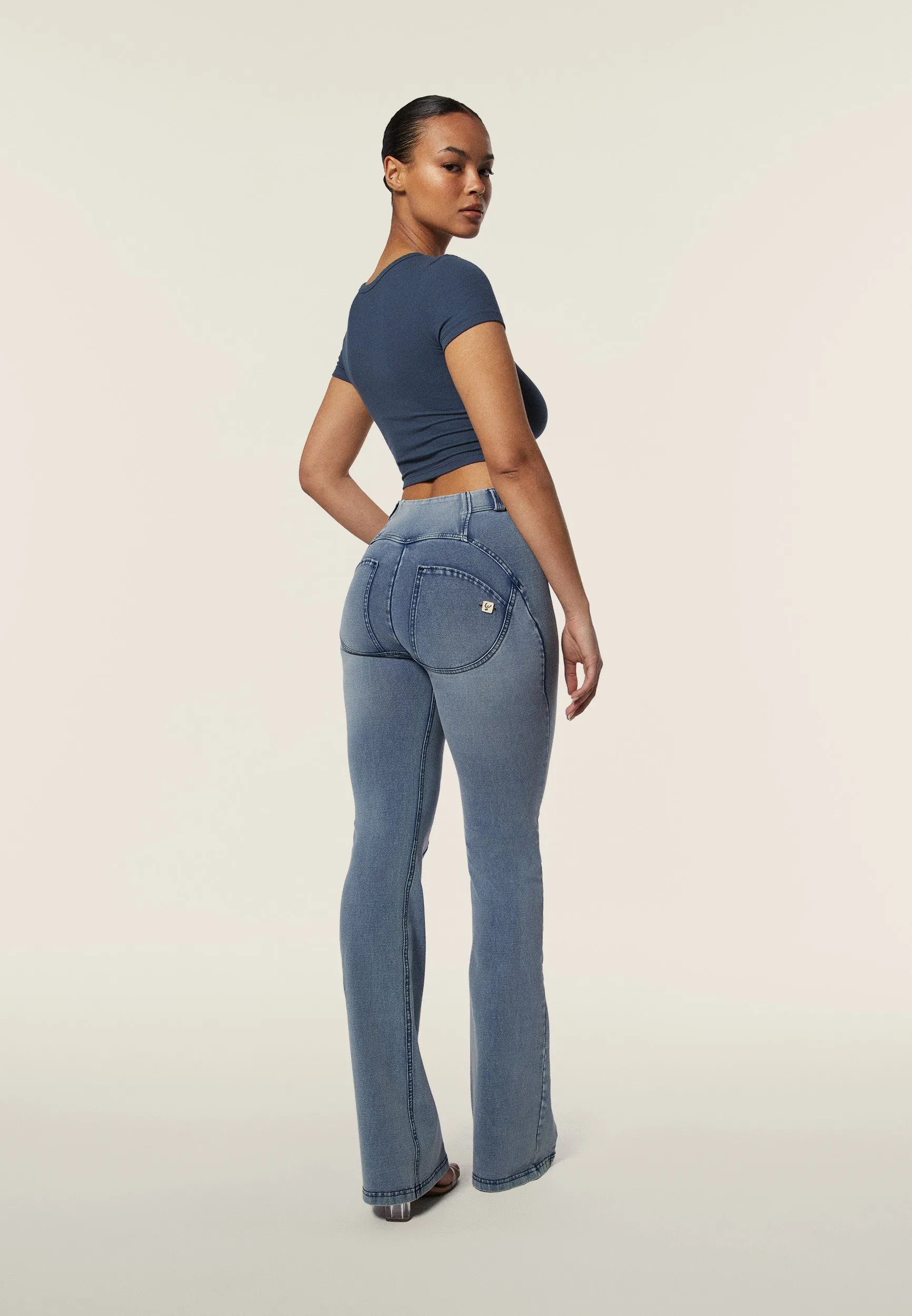 (WRUP11RHF411-J108B) Flared WR.UP® Jeans met Knoopsluiting